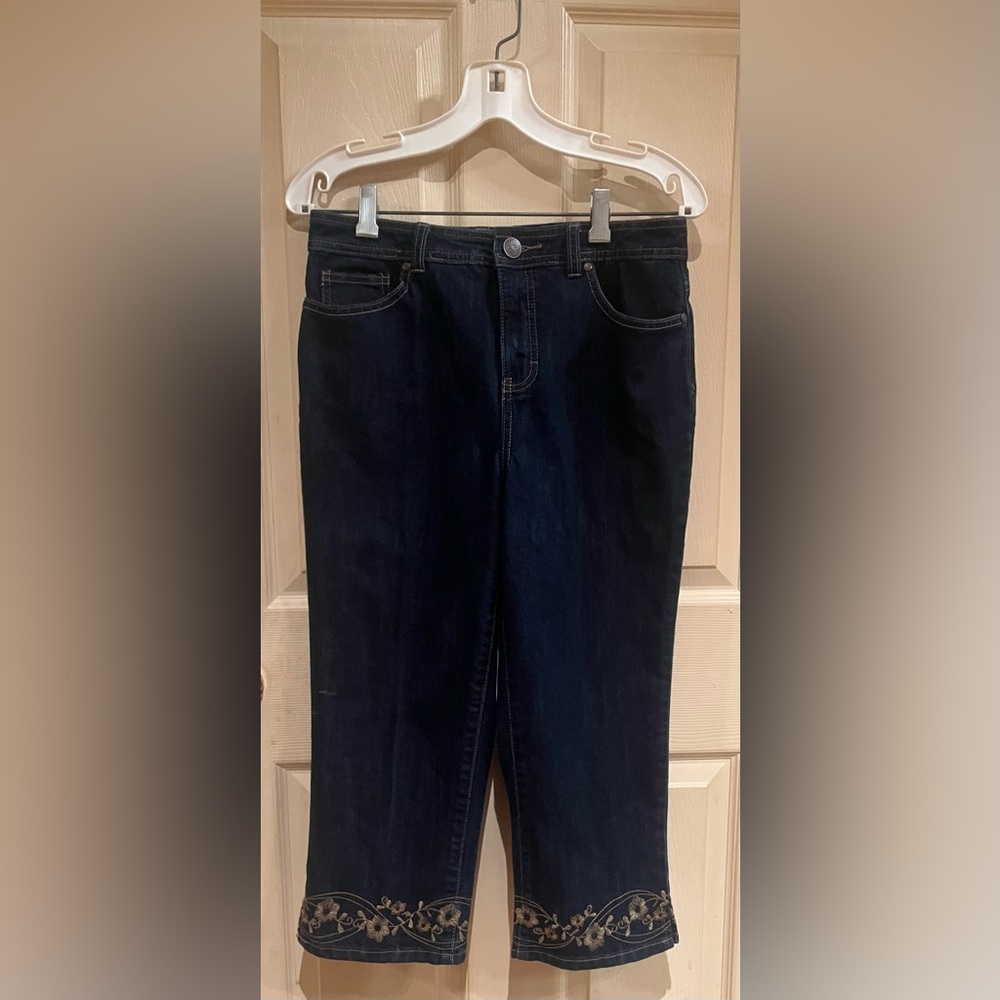Women’s Gold Embroidered Cropped Jeans Size 6